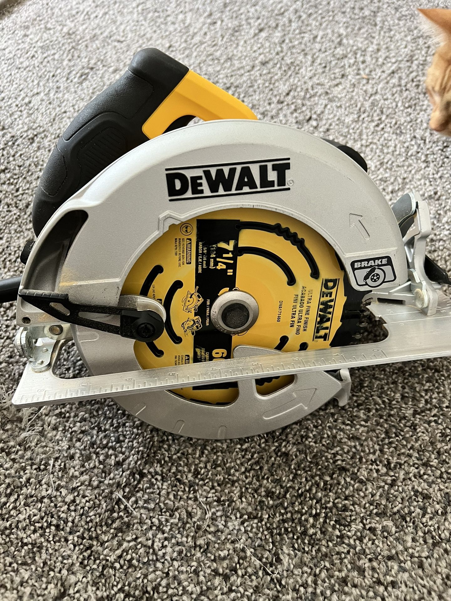 Dewalt Lightweight circular saw with electric brake