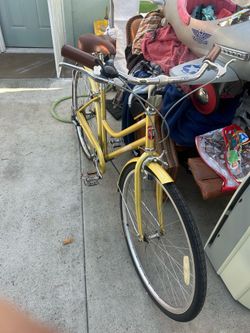 Fuji Cambridge yellow bike bicycle