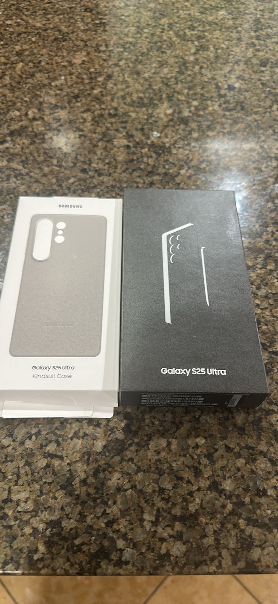 Samsung S25 ultra 5G factory uncloked with case and year warranty