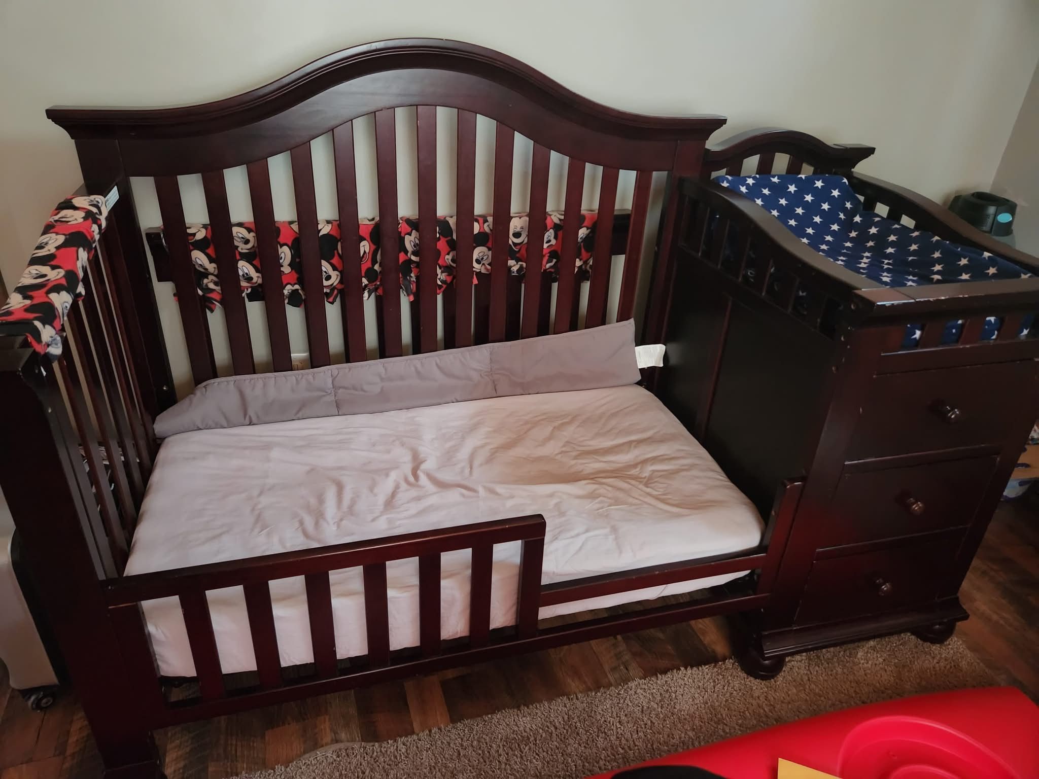 Kali 4 - in - 1 convertible crib