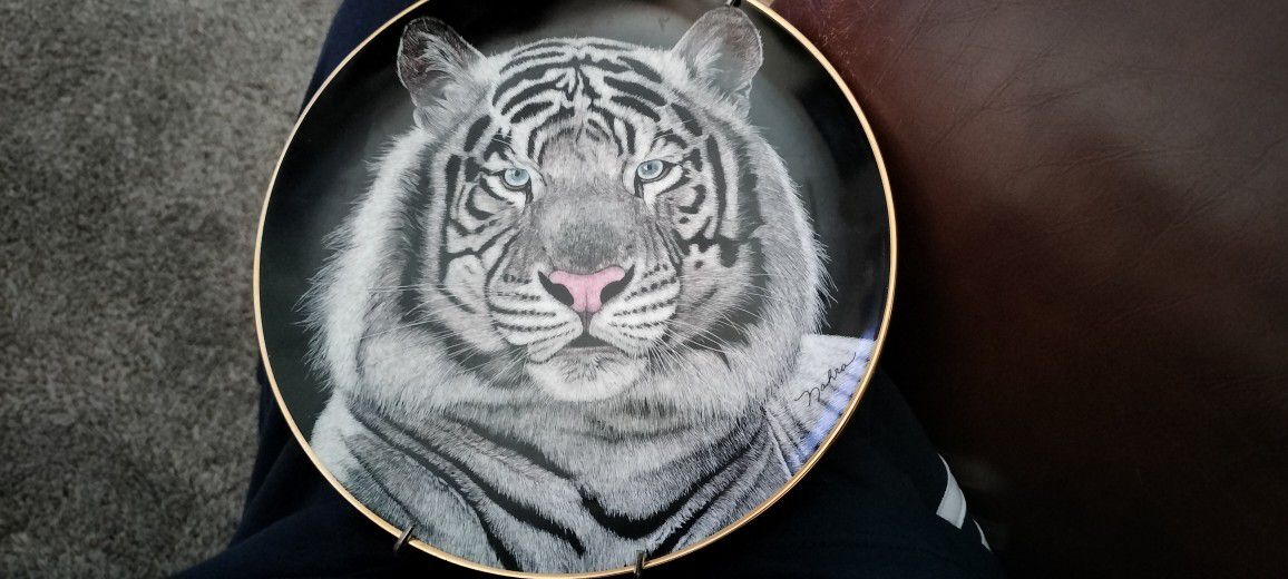 Royal Doulton "White Tiger" Plate