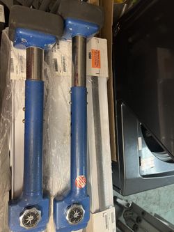 2- CARPET KNEE KICKER Precio $90 Cada Uno