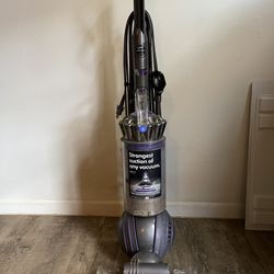  Dyson Animal 2 vacuum