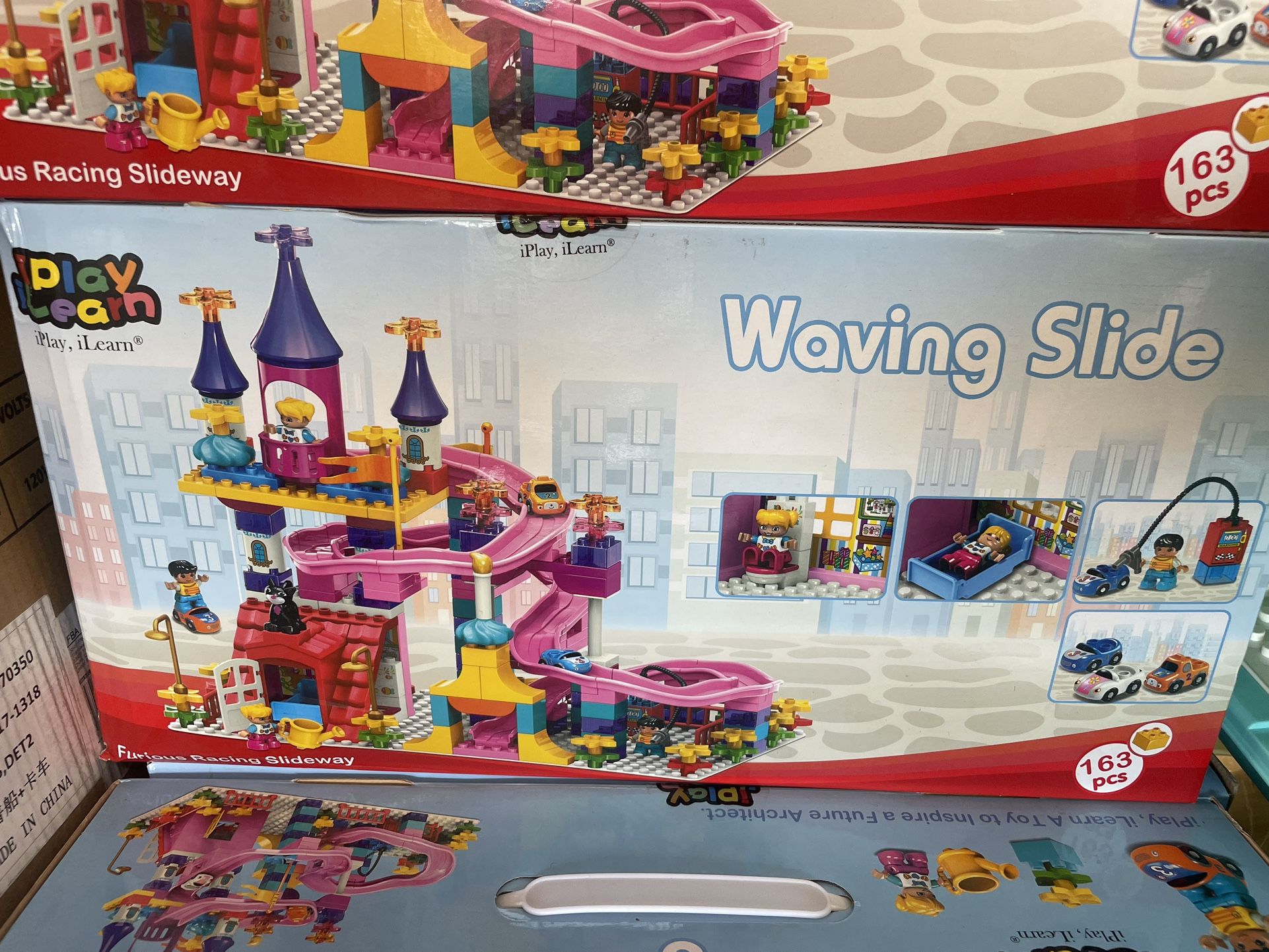 163 PCs Legos