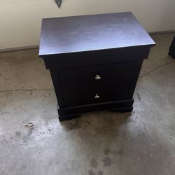 Bedroom dresser and nightstand set