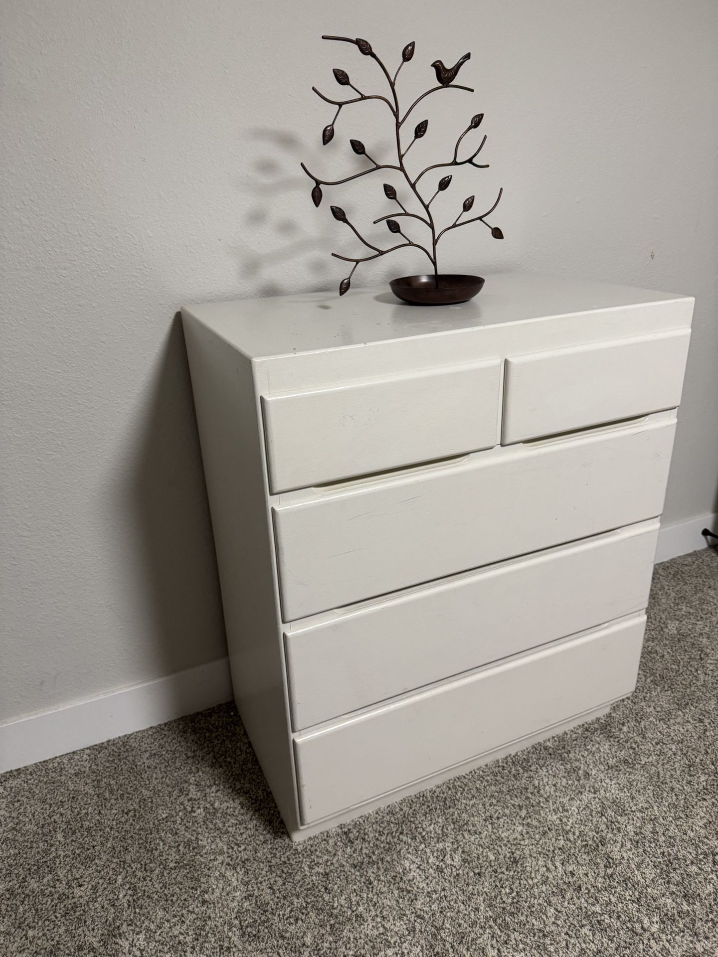 White 5-Drawer Wood Dresser – Elegant & Spacious