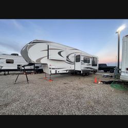  2014 Keystone Cougar 320QBS Fifth Wheel RV