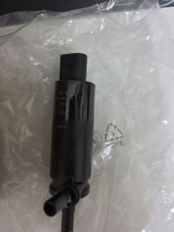 2012-2024 Audi Q5 / Volkswagen Jetta Headlight Washer Pump 6R0-955-681 OEM #F072