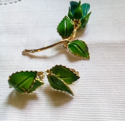 Vintage Giovanni Signed Gold Tone Pin Brooch And Clip On Earrings