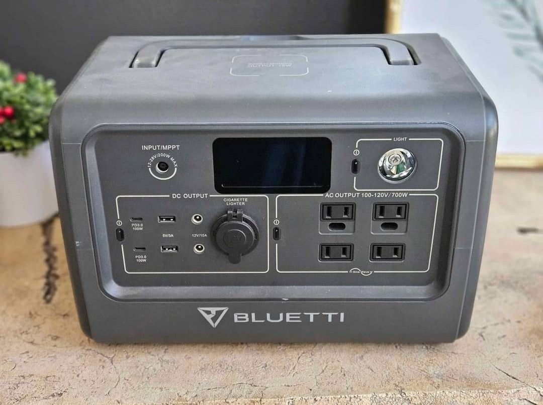 Bluetti EB70 Power Station