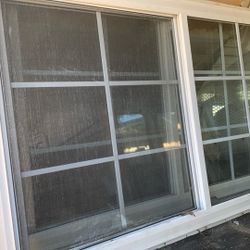 Two Plastik Window Good Condishen 100$