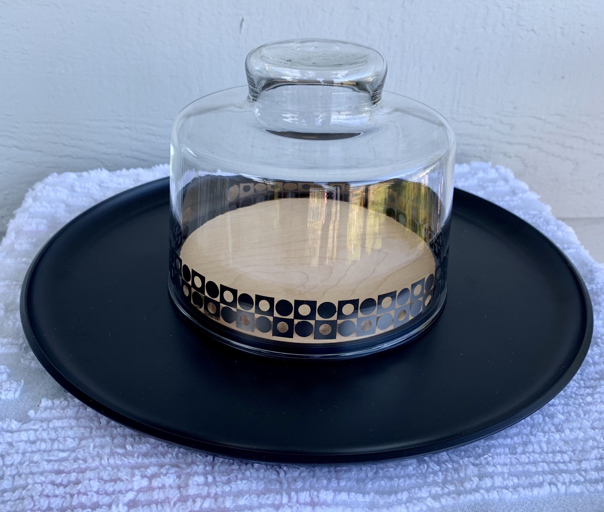 Vintage Pyrex cheese/serving tray. Glass dome with silver circle and square MCM design. Plastic base tray measures 11” round. Wood base insert is sti