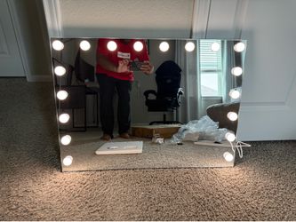 Fenchilin 32 by 23 mirror with lights