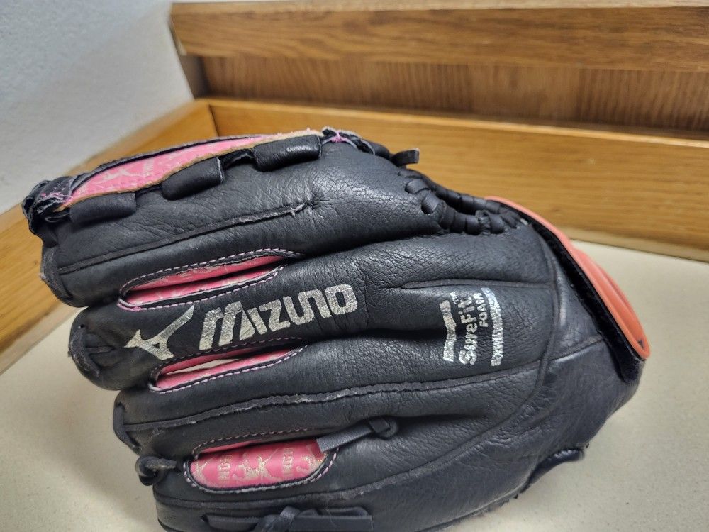 Mizuno Glove