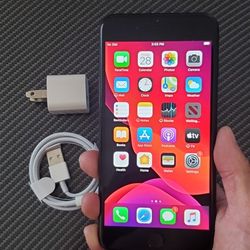 iPhone 7 Plus - UNLOCKED - Like New 