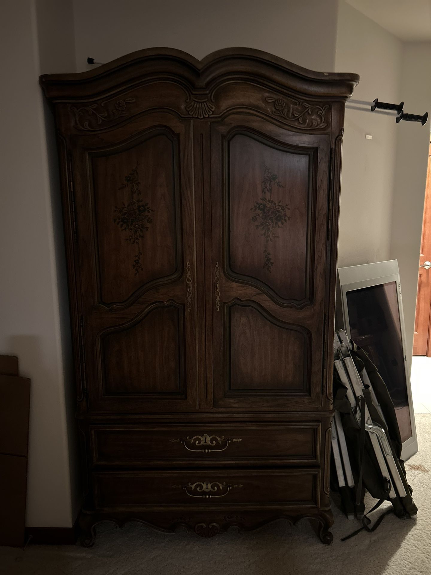 Beautiful Bead And Armoire Drexel Heritage 