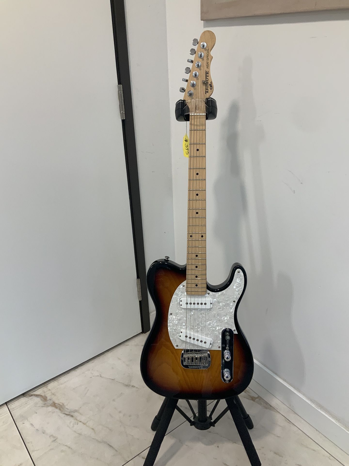 G&L Guitar ASAT Special Tribute Excellent Condition. Sunburst Maple Fretboard Special Pups  