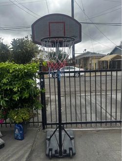 Basketball hoop includes ball