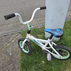Kinds bike Huffy Buzz to the Rescue!, 12.5", Foot brakes, 1-3 Years, Good Condition