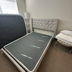 Queen bed frame + Zinus metal box foundation