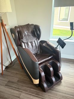 Full Body Massage Chair with Controller