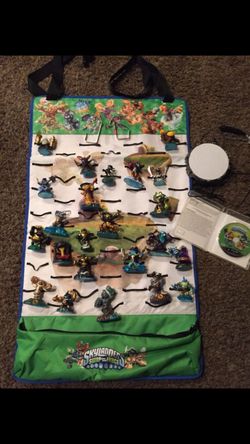 PS3 Skylanders swap force w/23 characters and holder