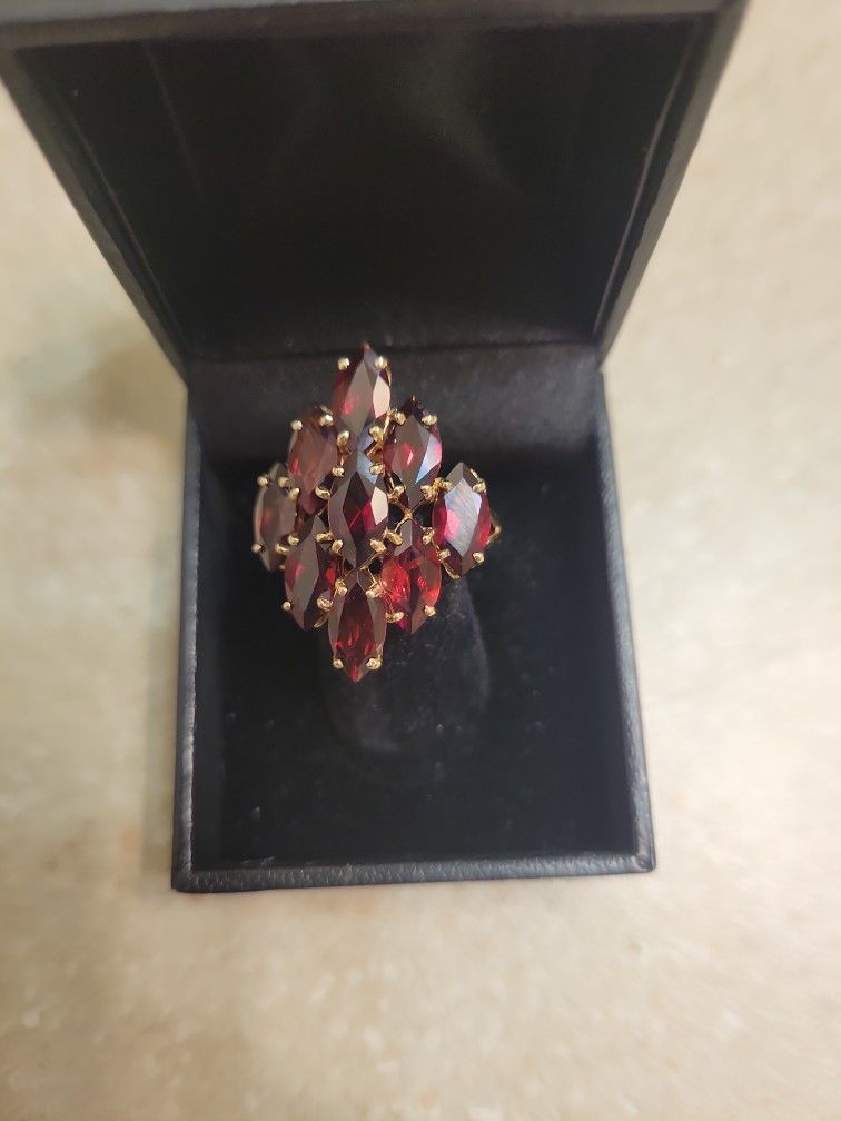 10 K Gold Ring. Weight Is 6 Grams