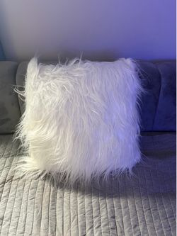 (4) New White Pillow