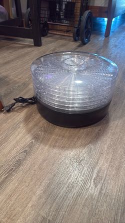 Food dehydrator
