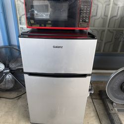 Mini Fridge/Microwave 