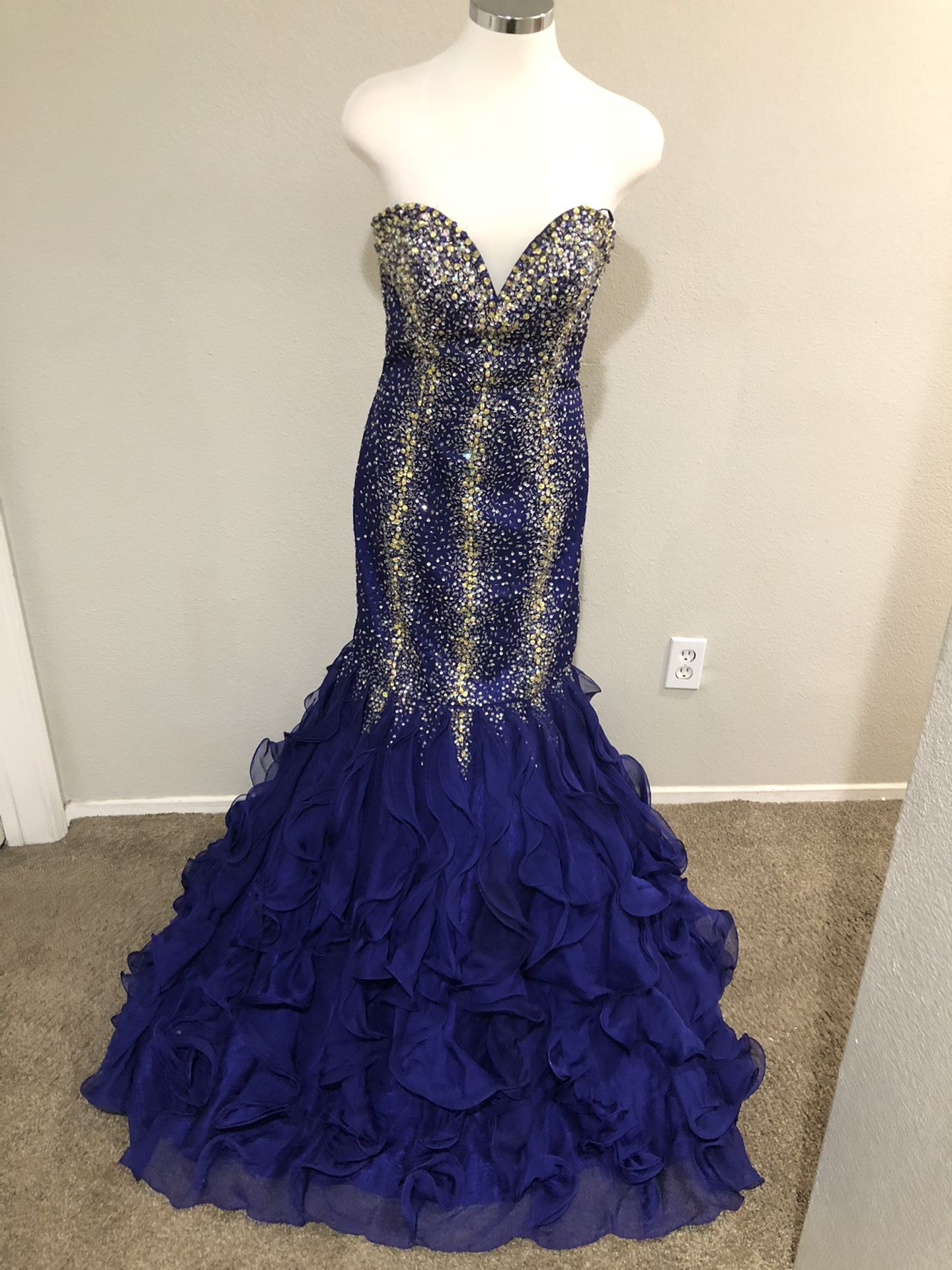 Cinderella Womans Mermaid Dress Size 8. Paid over $499 for it. Great Material