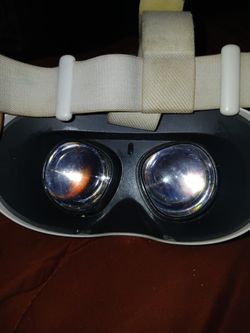 Meta Quest 2 (256 GB) – Works Great, Cosmetic Wear