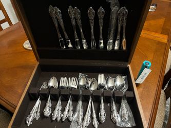 Nice set of stainless steel flatware