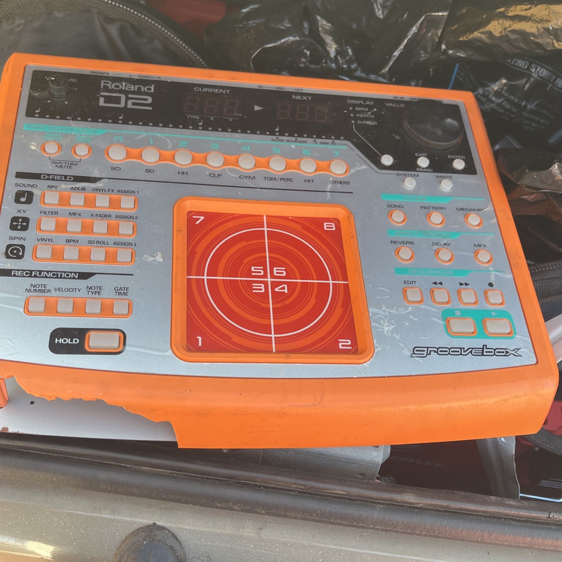 Roland D2. Groovebox