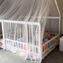 Canopy Bed 