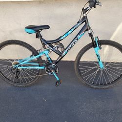 Women's 18 Speed  Mountain Bike In Good Working Condition