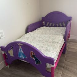 Toddler Bed / Camita de Niña 