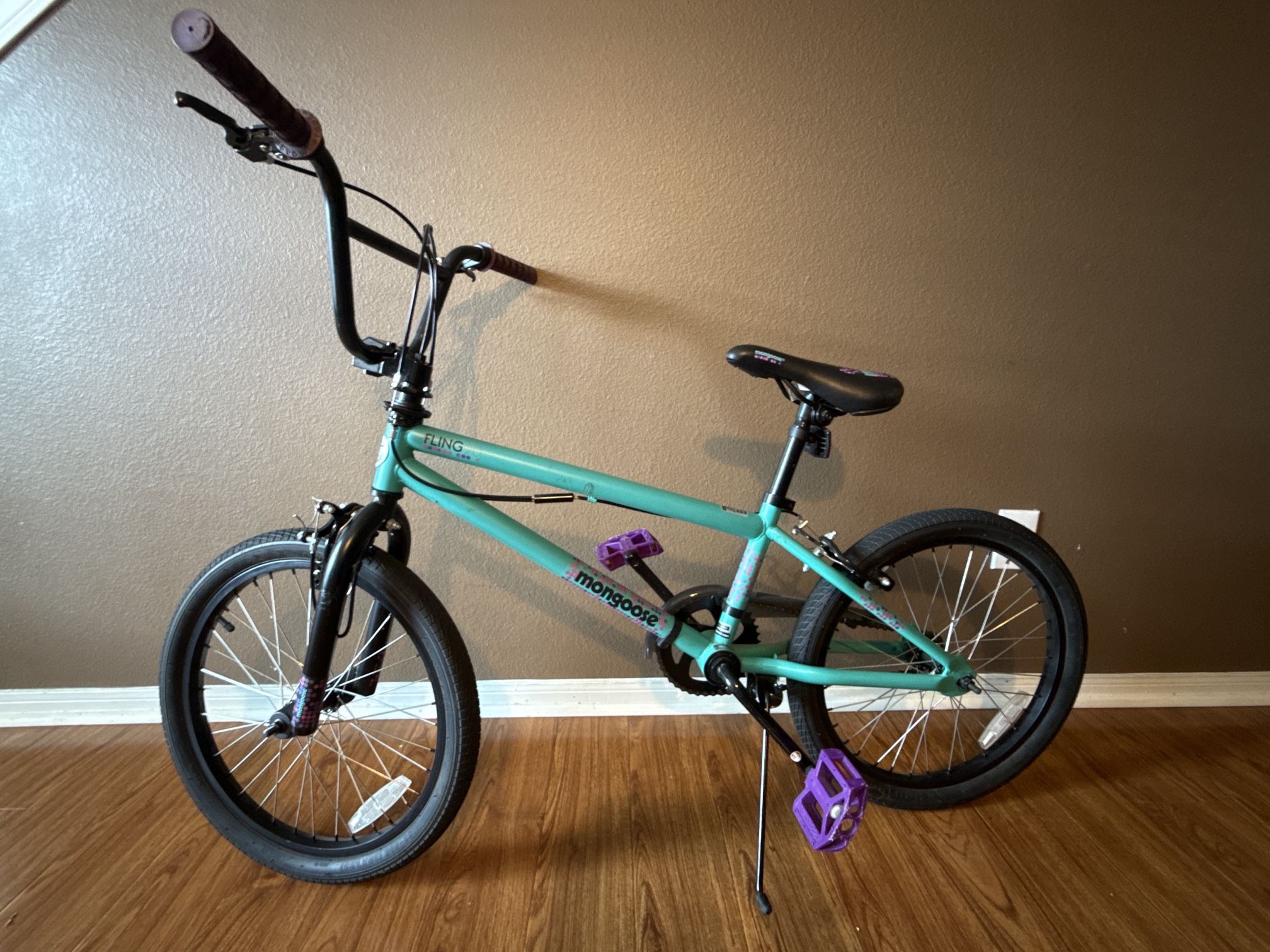 Like NEW Mongoose Fling 90 BMX