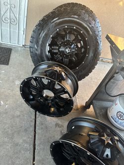 4 rims, 2 tires