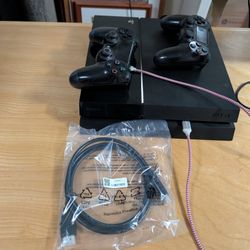 PlayStation 4 1TB + 2 Controllers 