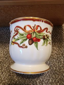 Tiffany and co. Holly cachepot