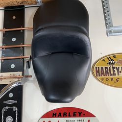 2018 Harley Davidson Sofa Seat Only 1000 Miles On It.