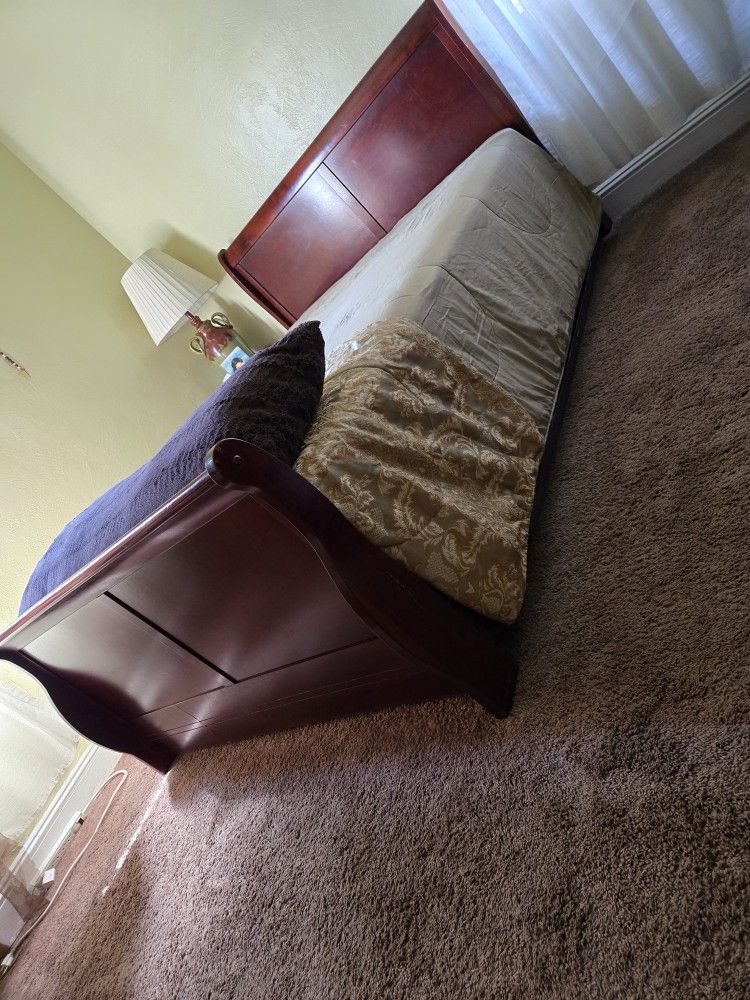 Full Size Bed Set (Mattress Included)