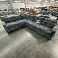 Corduroy Dark Grey Sectional.  New Sectional  4-pc     Nuevo Seccional  De 4 Piezas Color Gris. Oscuro  4-Piece Sectional Set New sectional in a box  