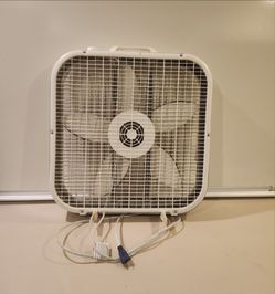 Lasko 20" electric box fan in white