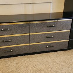 4 piece Bedroom dresser set