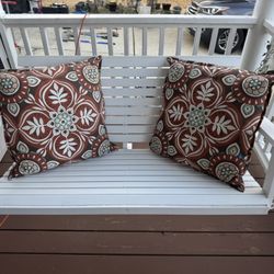2 Outdoor pillows 