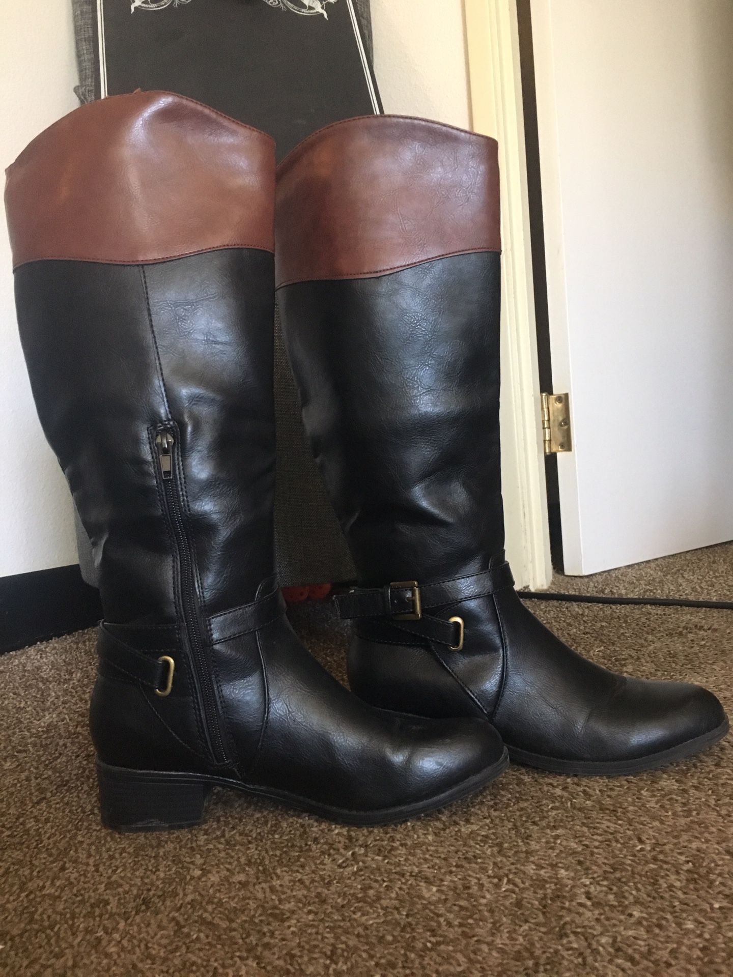 Women’s size 7.5 boots~ $15 for black $10 for brown