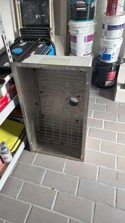 Undermount kitchen sink   30x18