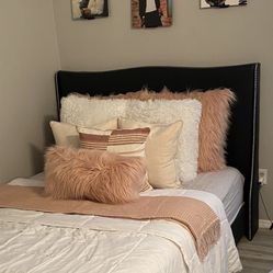 Queen Bed Frame READ DESCRIPTION 